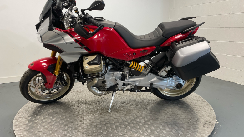 Moto Guzzi V100 Mandello S E5+ (25MY)
